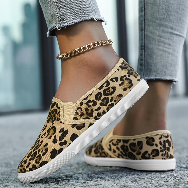 Vibrant Style Retro Chic Women's Casual Sneakers - Colorful Paisley Print, Lightweight Fabric, All-Season Comfortable Shoes, Slip-On Casual Flats