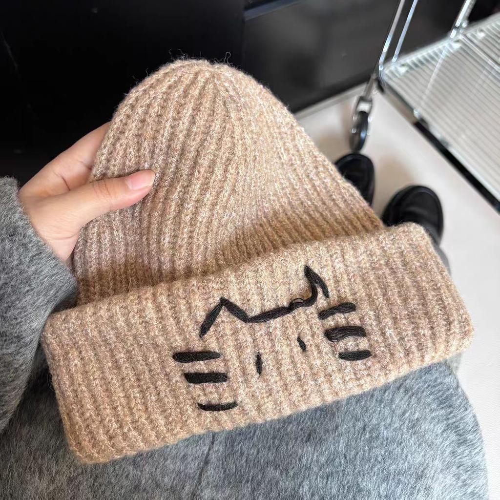 Winter hat women's new six-bearded cat solid color versatile knitted hat autumn and winter atmosphere artifact warm wool hat