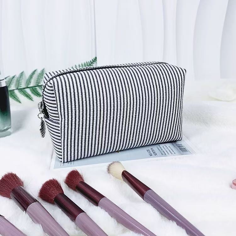 1pc Striped Women's Cosmetic Bag, Striped Zipper Organizer Pouch, Travel Toiletry Bag, Women's Makeup Organizer, Travel Organizer Pouch