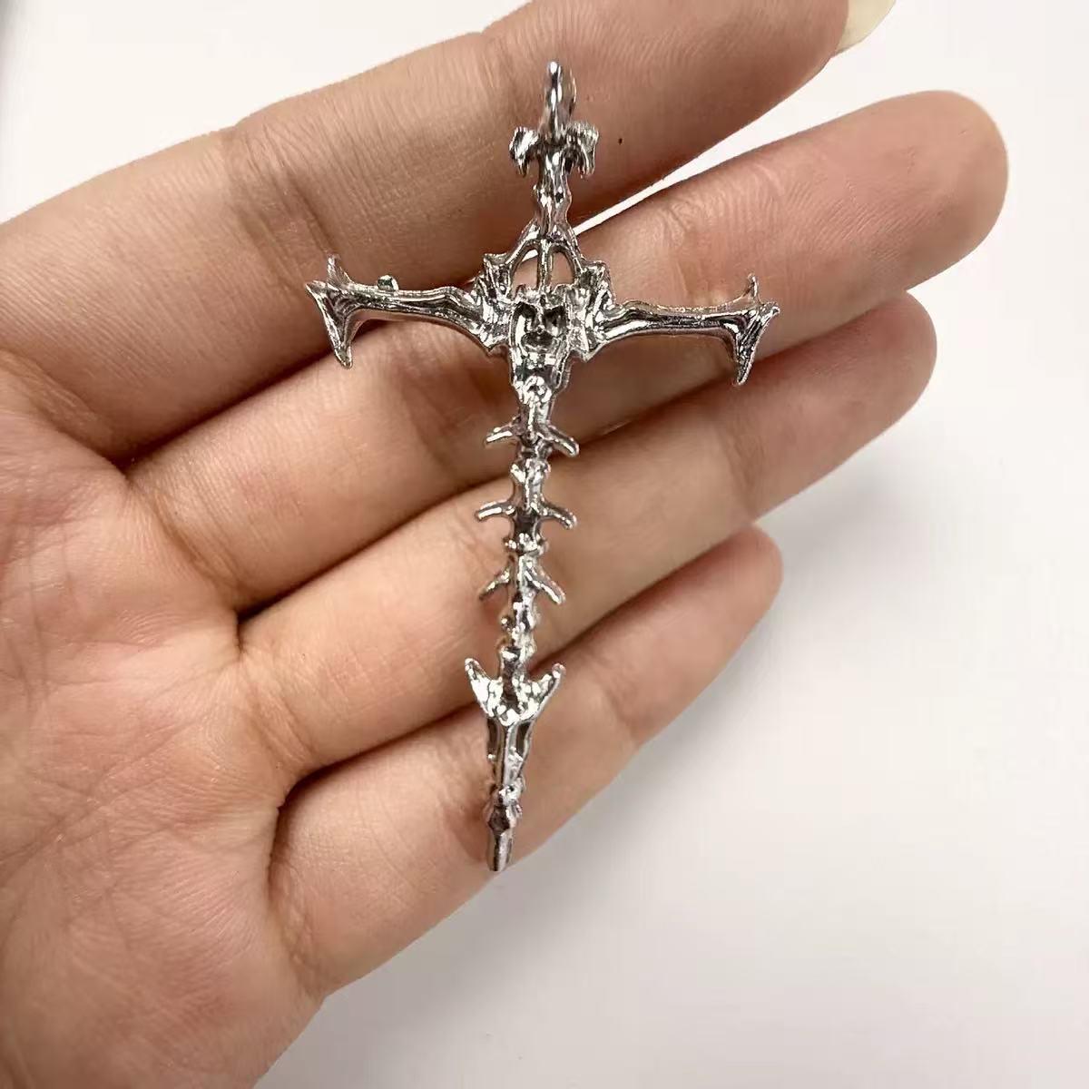 Оригинальный кулон-ожерелье с черепом и крестом для женщин и мужчин - Модный аксессуар в темном стиле