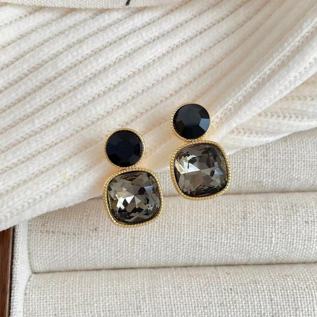 New Light Luxury Niche Crystal Sugar Cube Earrings High Sense Versatile Temperament Geometric Stud Earrings