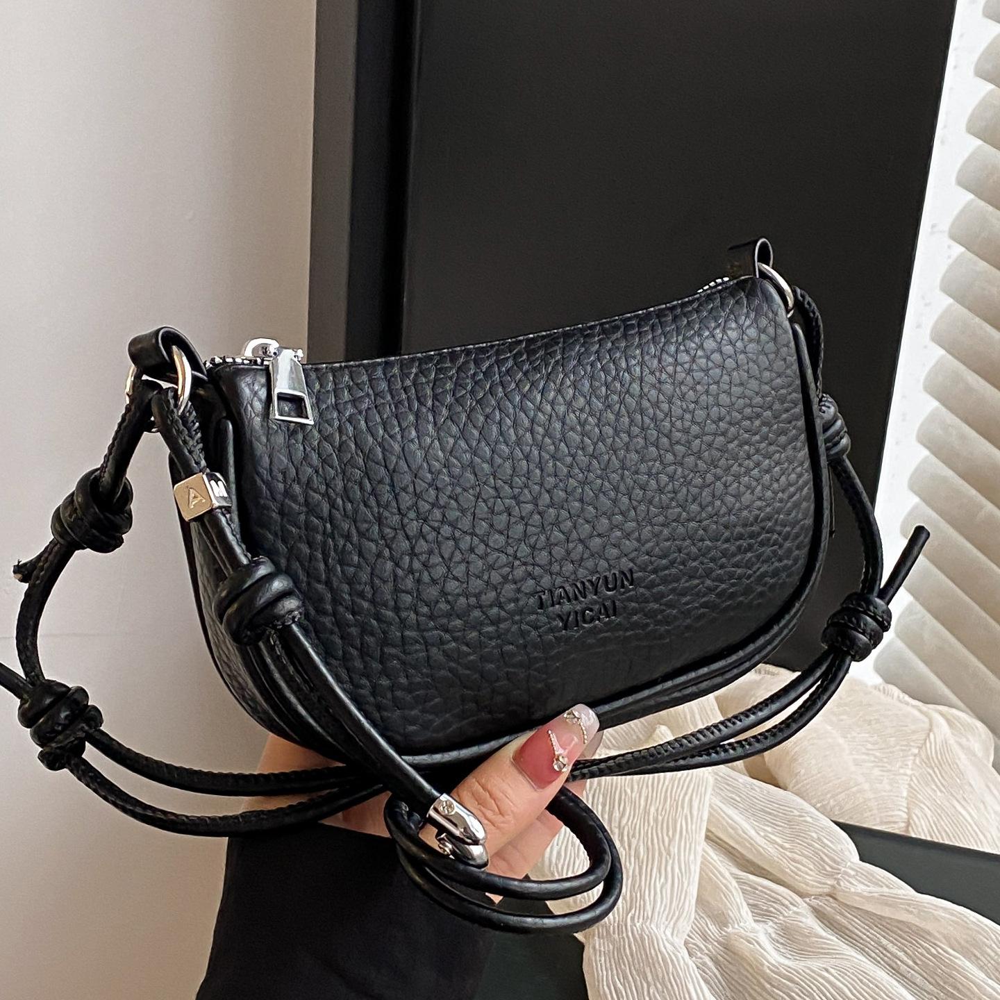 

Premium sense bag women s saddle bag locomotive 2025 new popular casual versatile ins niche messenger bag women чорний