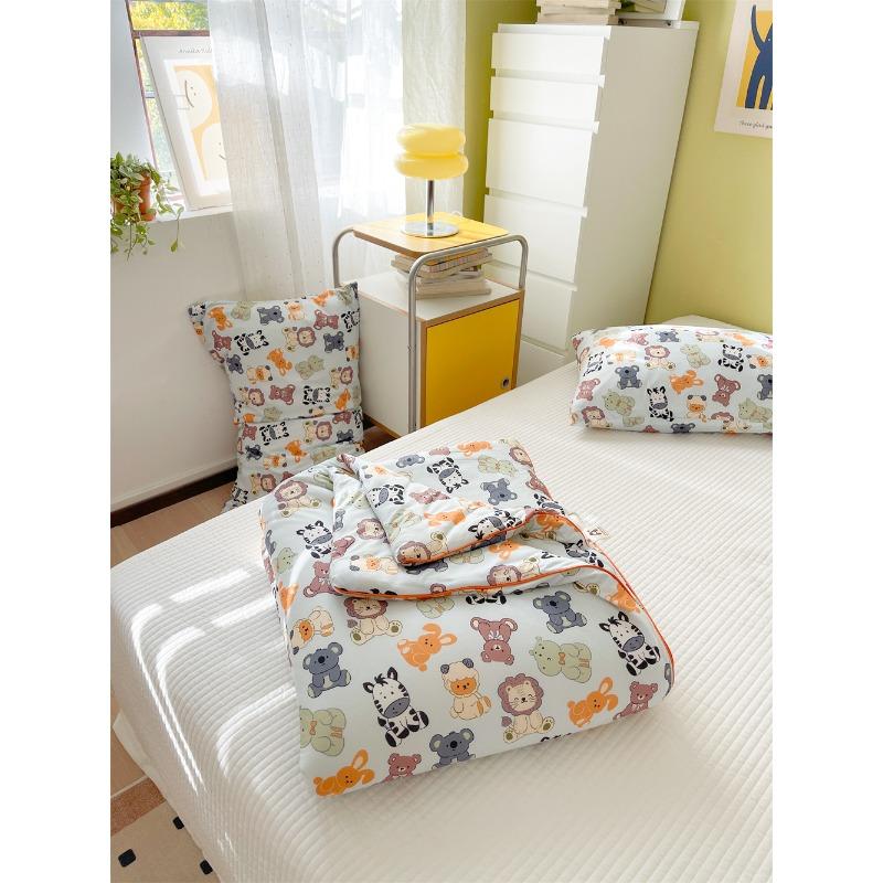 Lightweight Knitted Comforter Cute Cartoon Pattern Skin Friendly Thin Summer Quilt Air Conditioner Duvet for Home