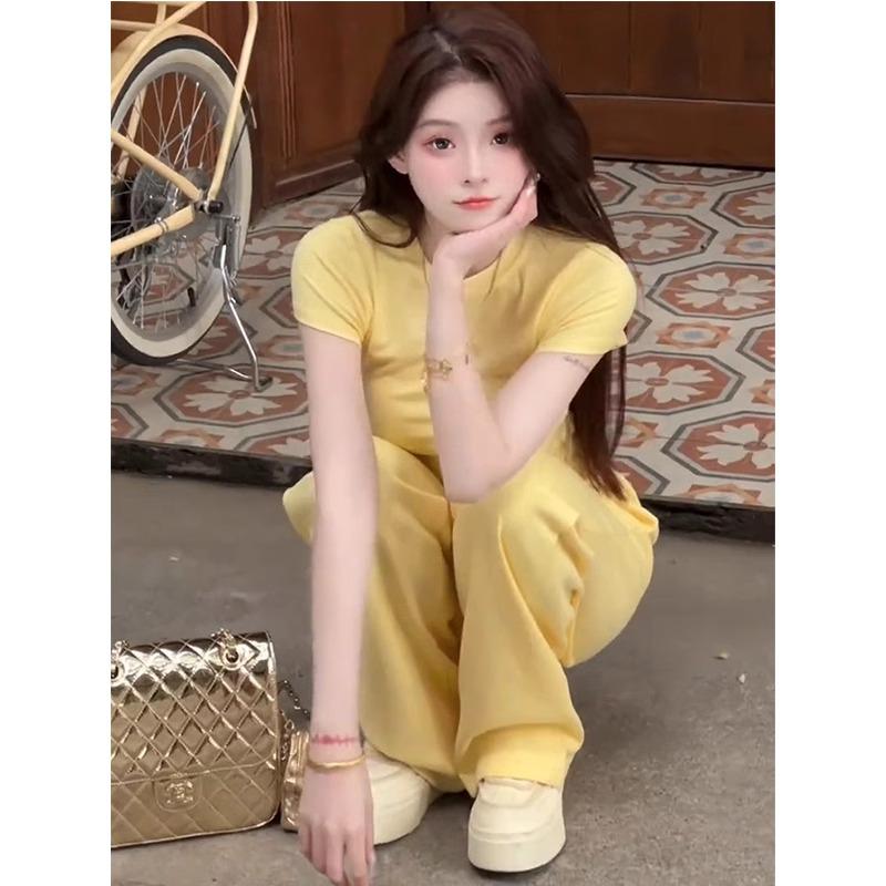 Schickes und bequemes Damen-Sommer-Set: Würziges Slim-Fit-Top und Weitbeinige Hose