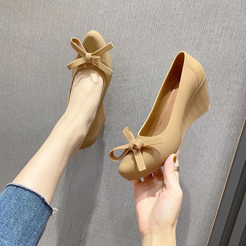 New Rain Shoes For Women Fashionable Style Korean Plastic Shoes Non-slip Short Water Shoes Butterfly Frozen Shoes