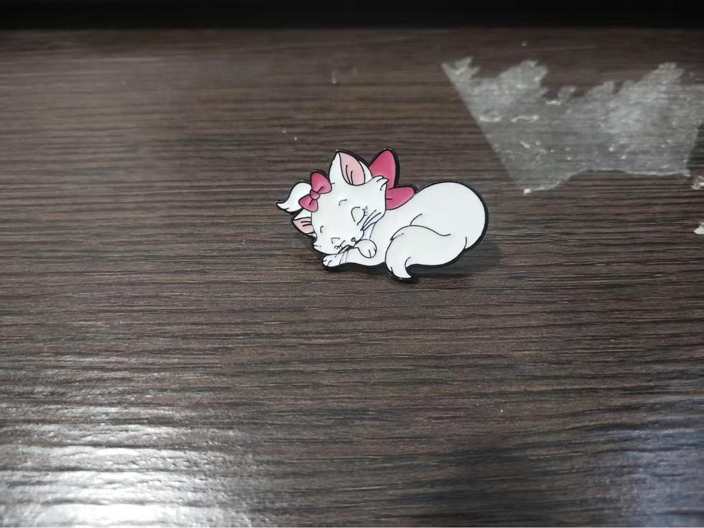 Evropský a americký kreslený roztomilý Marie Kočka Růžový smalt Mašle Kotě Slitina Brož Odznak