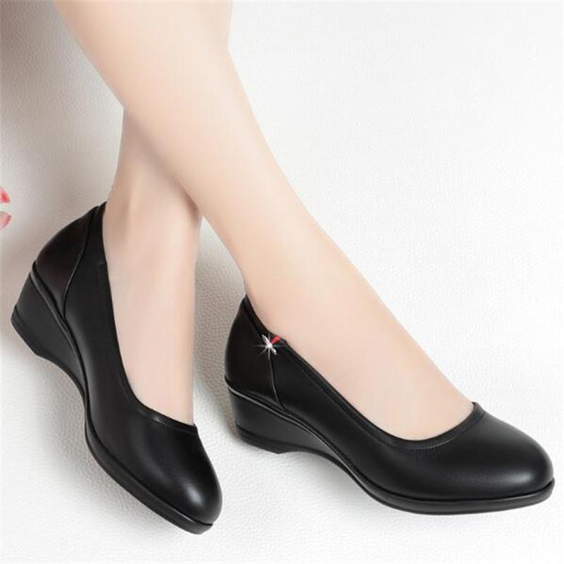 Fashion New Women Soft Leather Low Heel Comfortable Middle-aged Shoes Female Pumps Office Work Shoes Casual Women Wedges Shoes 2025