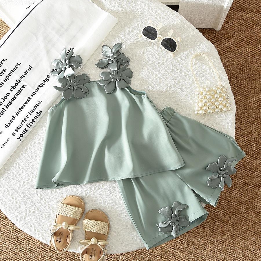 New Girls' Summer Outfit Set with 3D Flowers, Camisole Top and Shorts Two-Piece Set for Girls