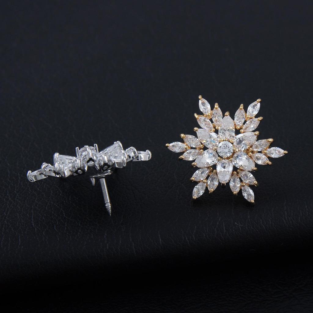Elegante Schneeflocken Zirkonia Brosche für Damen: Luxuriöse Anstecknadel für Anzüge und Hemden