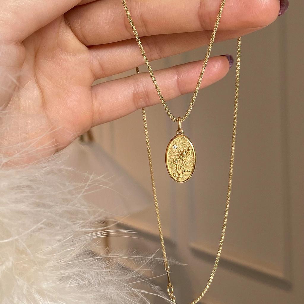 Exquisite Classical Rose Branch Flower Pendant Necklace Gentle Style Light Luxury Art Frosted Oval Collar Chain Wedding Jewelry