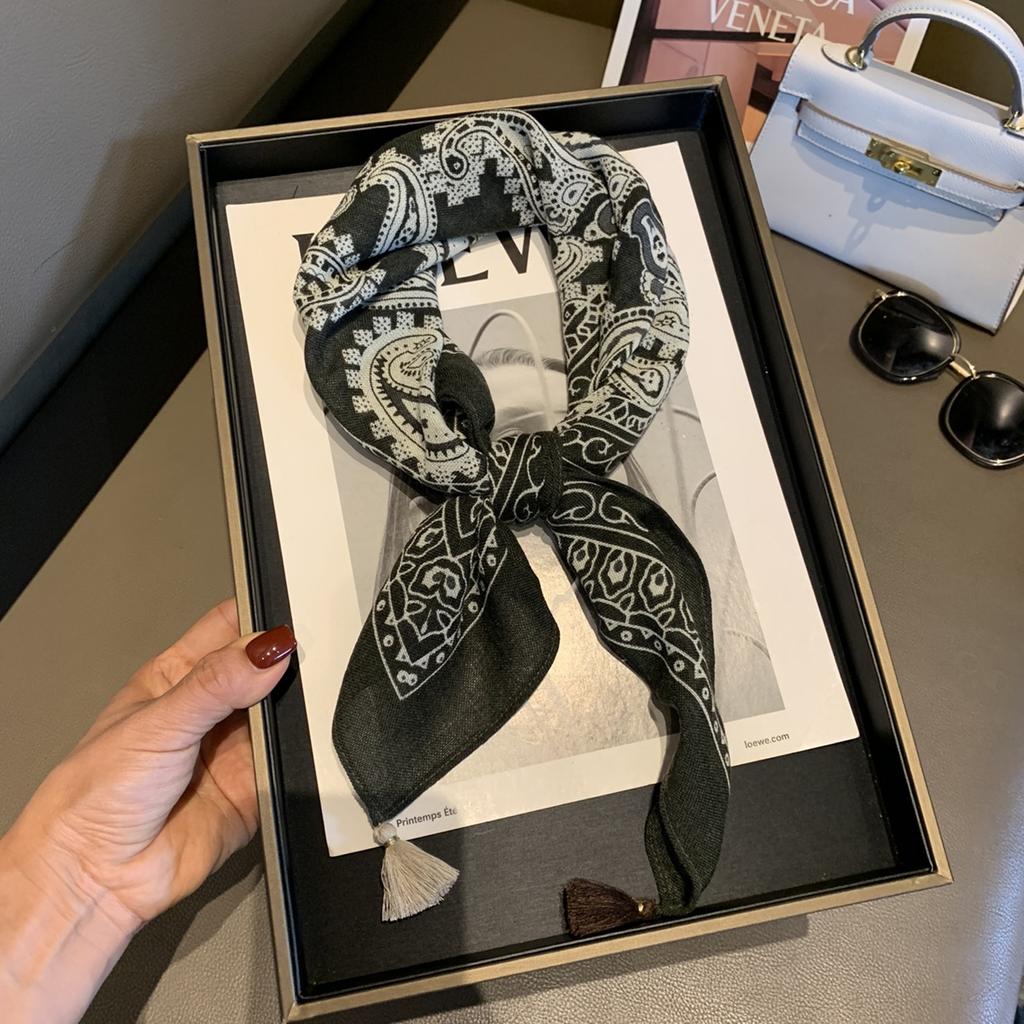 Polka Dot Silk Scarf Women'S High-End Small Square Scarf Fashion Versatile Sunscreen Shawl Scarf Fringed Decorative Scarf