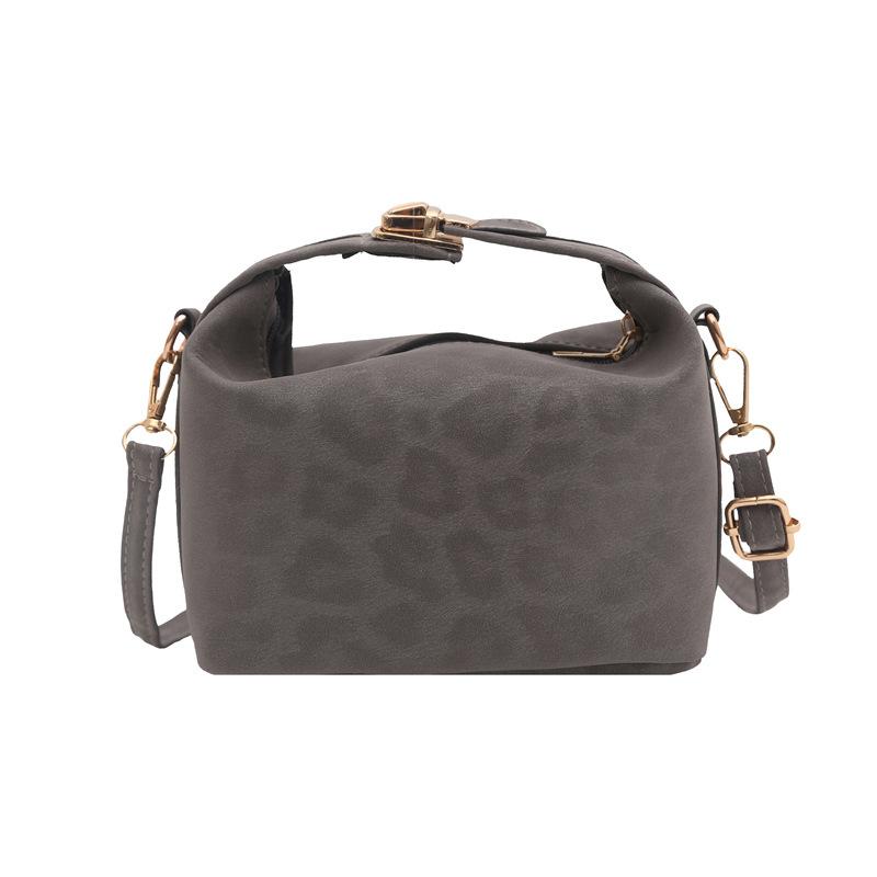 Niche design bag women's fashion new slanted shoulder bag seasonal retro handbag versatile pillow bag