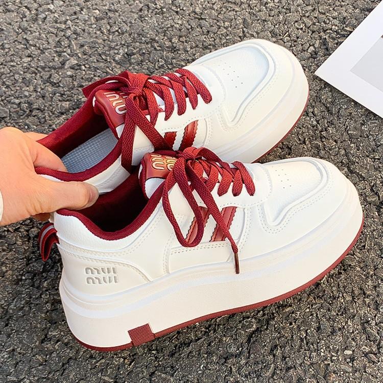 Plateau weiße Schuhe Damen Frühling und Herbst 2025 neue Modelle erhöhen die Höhe von Nischen-Retro-Board-Schuhen Damen lässige Einzelschuhe College