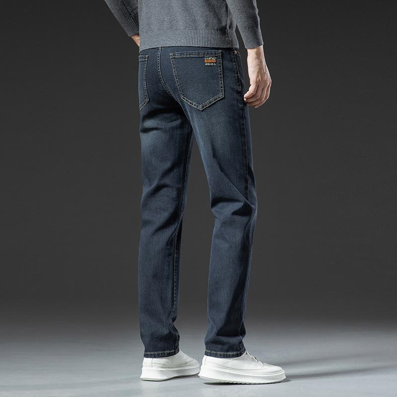 Autumn and winter jeans are velvet, soft and warm inside, cold-proof in the north, and elastic straight-leg pants are loose and versatile.