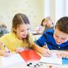 4 Neon Color Shuttle einziehbare mehrfarbige Kugelschreiber mit Schnalle als Schlüsselanhänger für Büro, Schulbedarf, Studenten, Kinder, Geschenk