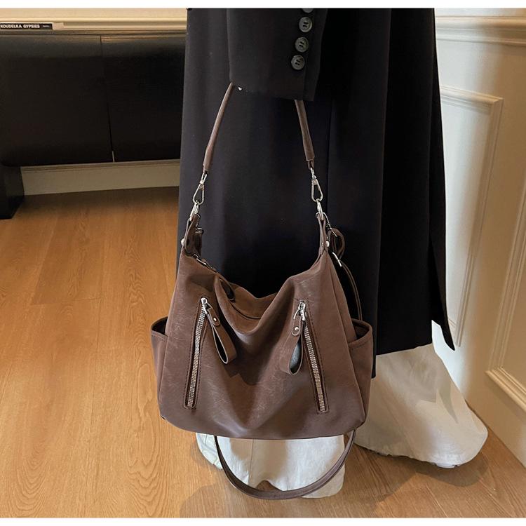 Retro Casual Women's Crossbody Bag: European & American Style, Large Capacity, High-End Tote for a Trendy Look