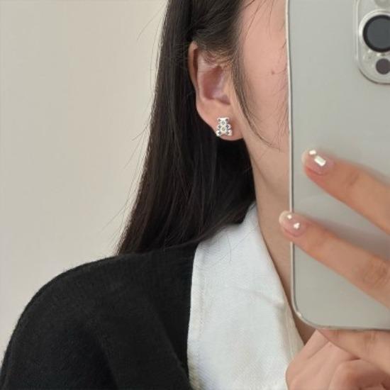 Bear Stud Earrings for Women's Year New Retro Cute Childlike Earrings Modify Face Shape Fashionable Ancient Flowers