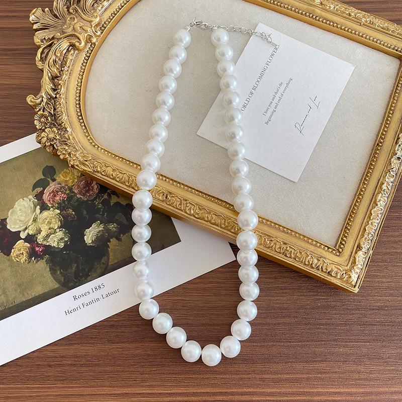 Korean Children's High-Gloss Pearl Luxury Necklace - Elegant Girl's Niche Clavicle Chain