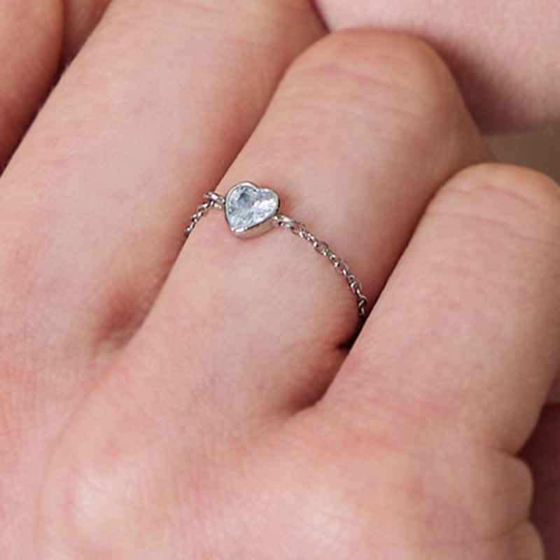 L’OMBRILLANT Petite Heart Cubic Ring