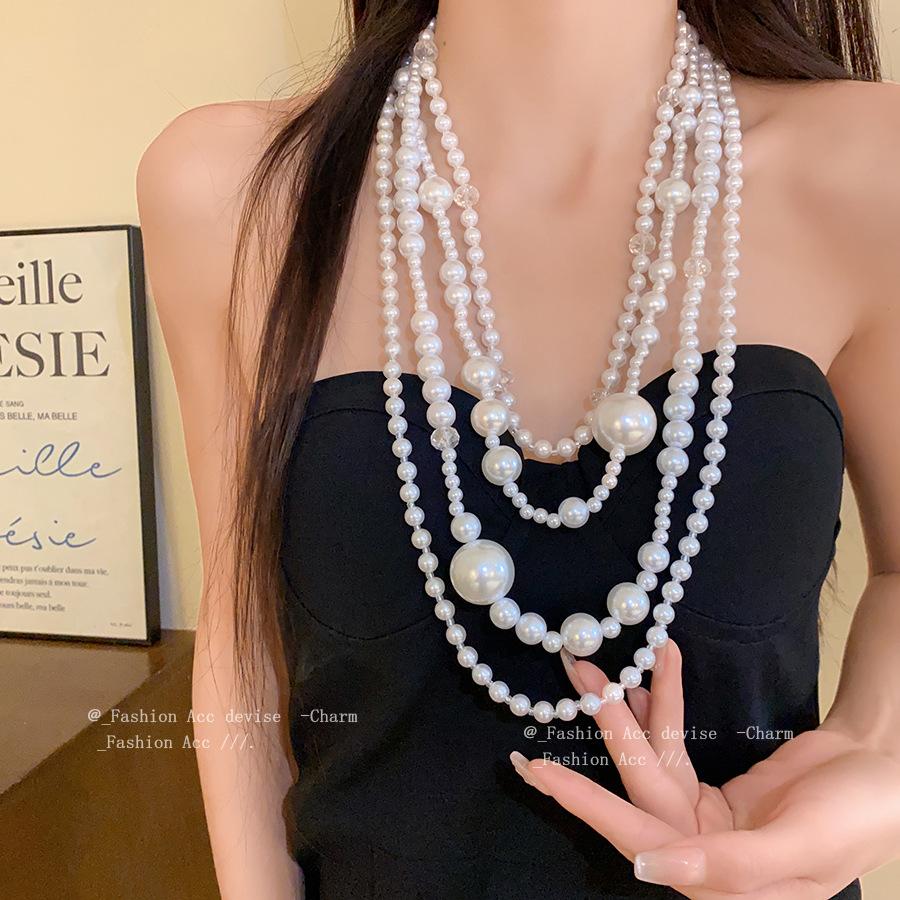 Irregular pearl multi-layer necklace, retro exaggerated personality collarbone chain, light luxury, high-end sense necklace, women