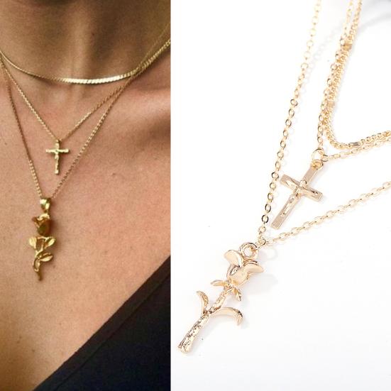 Gargantilla con colgante de cruz de rosa en tono dorado multicapa bohemia, joyería para mujer