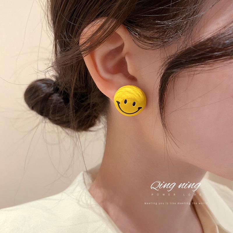 Korean Personality Smiley Face Earrings Yellow Sweet Earrings Temperament Design Earrings Wholesale Women