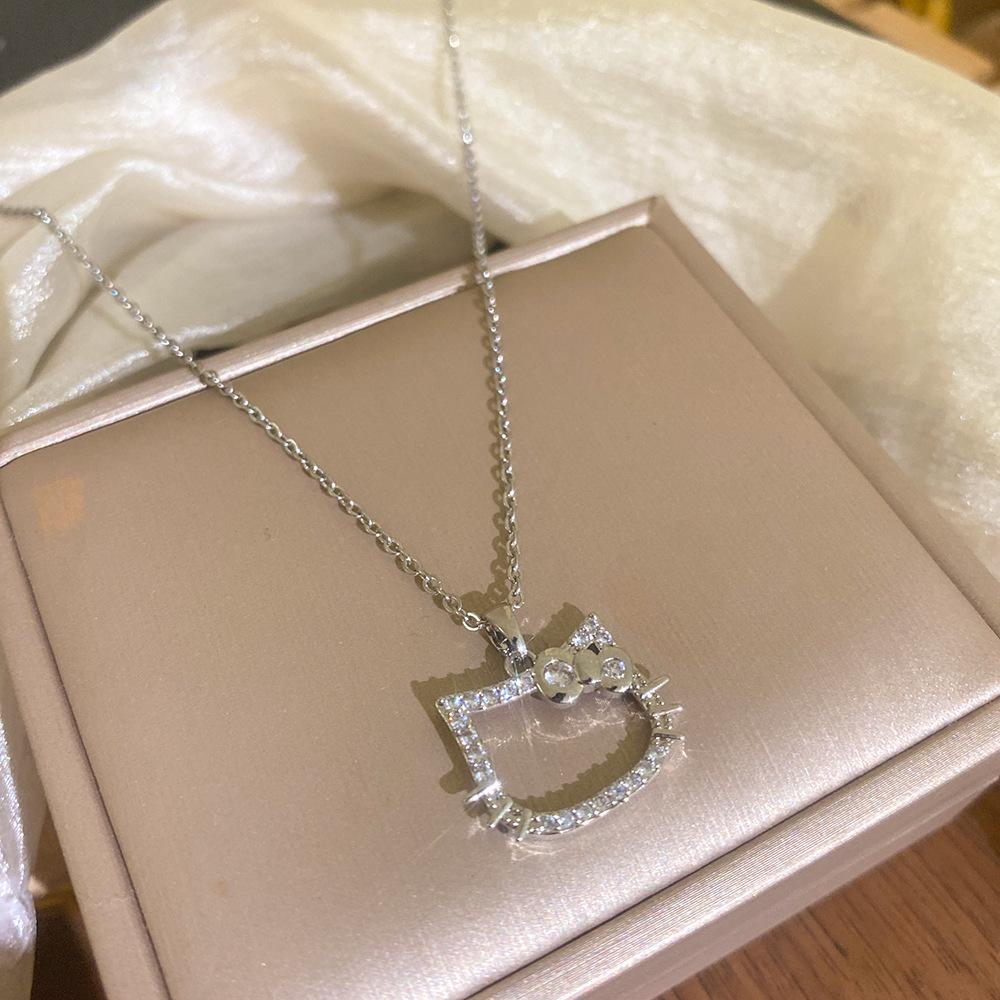 Light Luxury Diamond Bow & Cat Necklace: Versatile, High-End Clavicle Chain for Women – Exquisite, Classic Style