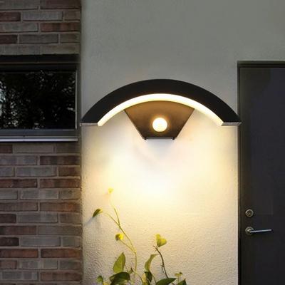 Lampada da Parete a Forma di Luna con Sensore di Movimento 18W 2160LM Lampada a LED Impermeabile per Portico Giardino Patio Garage Illuminazione Esterna Moderna per Casa