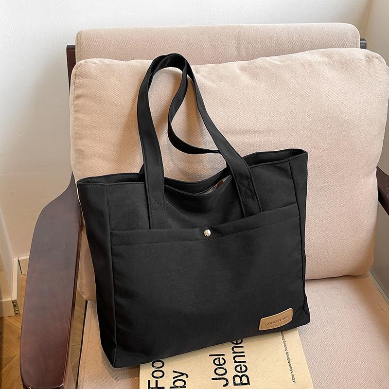 

New large bag shoulder bag male and female students class commuter bag waterproof shoulder bag casual fashion handbag female чорний