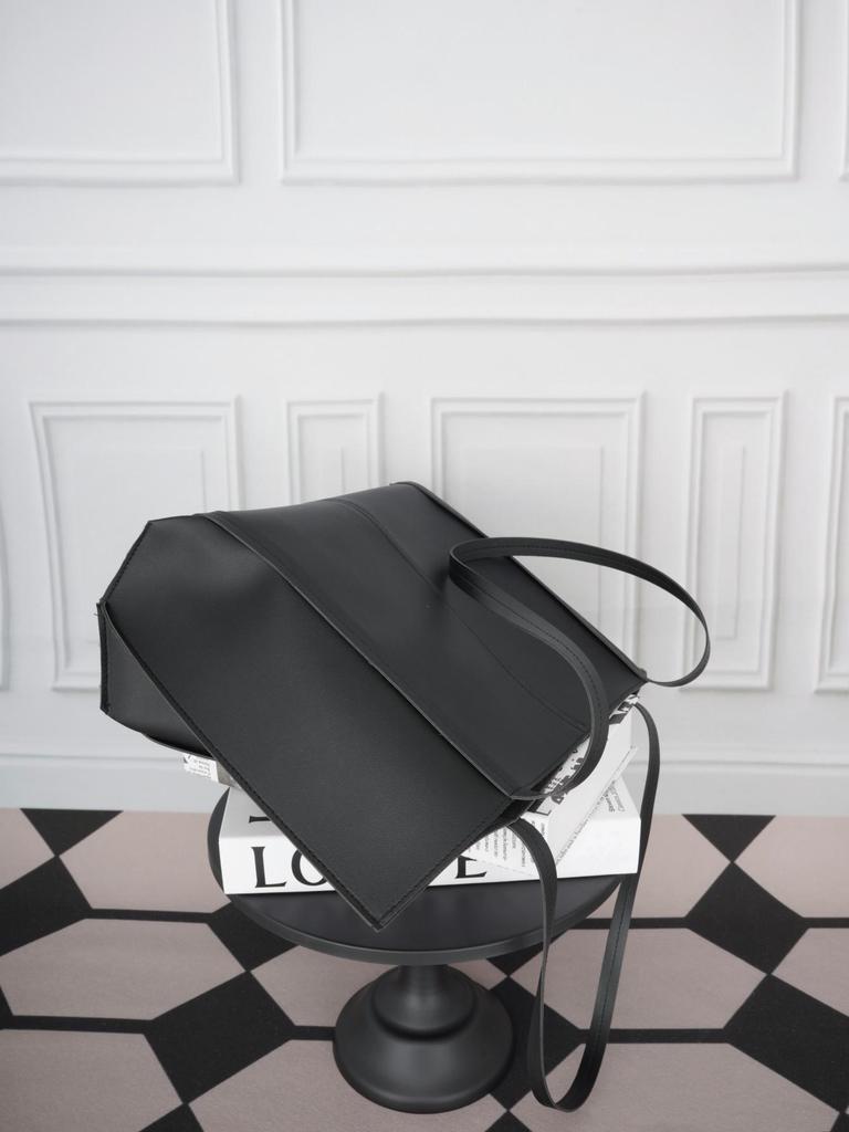 2025 Women's Retro Large Capacity Shoulder Tote Bag - Versatile Fashion
