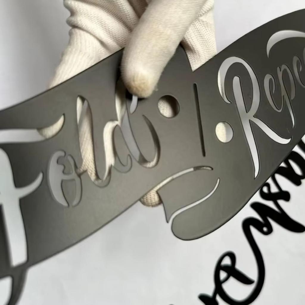 2-teilige Metall-Wäschezeichen: 'Waschen, Trocknen, Falten, Wiederholen' für Stilvolle Waschküche. Wandkunst aus Metall für Waschküchendekor. Verschönerung