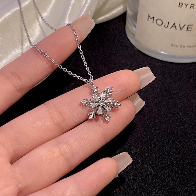 Rotatable snowflake zircon necklace women's high-end sense versatile collarbone chain niche design sense popular accessories