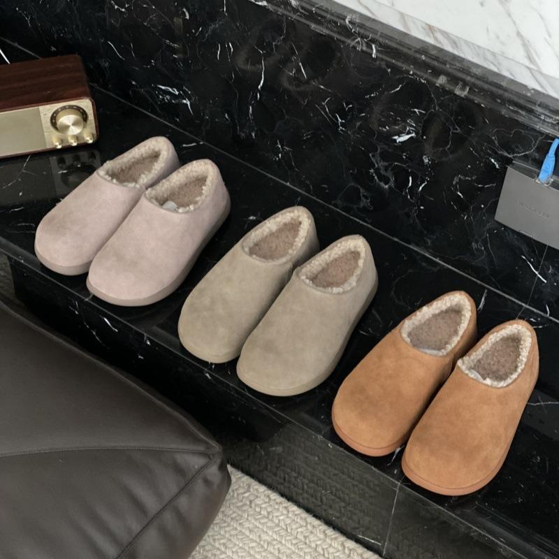 Snow boots, sheepskin and fur integrated, winter new all-inclusive, one pedal, velvet to keep warm, small potato woman