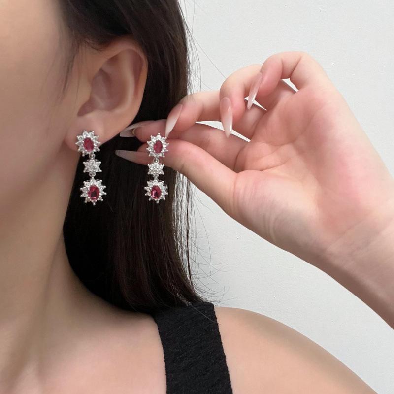 Exquisite French Retro Red Zirconia Stud Earrings - Light Luxury, High-Class Socialite Design