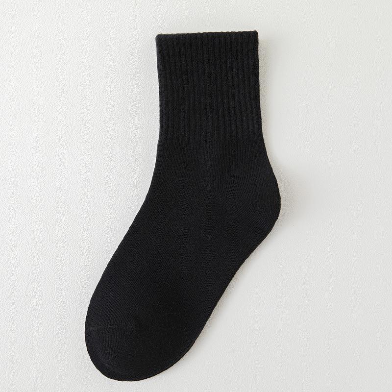 Breathable Striped Kids Socks: Autumn/Winter, Sweat-Wicking, Odor-Resistant, Casual Sports Mid-Calf, Black/White/Gray, Korean Style