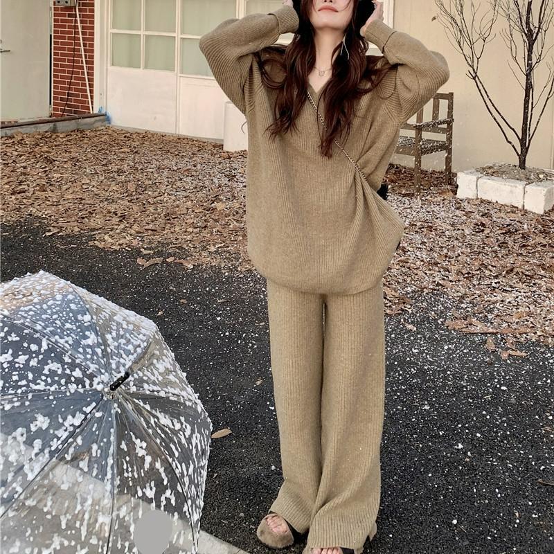 Zweiteiliges Set für Damen im Frühling, Herbst und Winter, lockerer und schlanker Strickanzug mit V-Ausschnitt, lockerem Pullover + Hose mit hoher Taille und weitem Bein