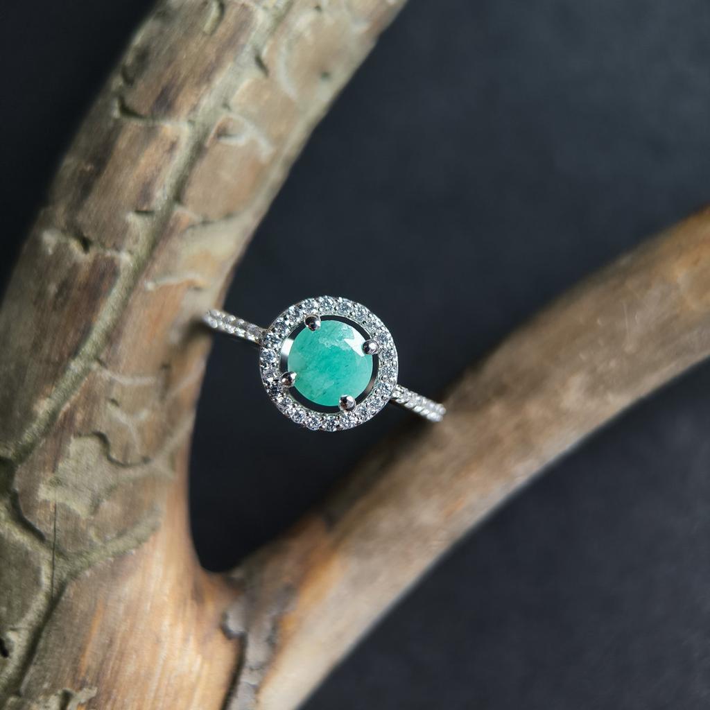 Серебряное кольцо с натуральным изумрудом 1.155ct, вес изделия 2,01 гр (2206125)