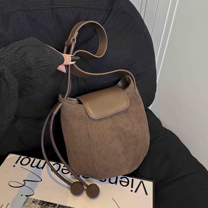 Vintage Water Bucket Bag For Women With Polyester Material And Magnetic Closure For Daily Casual Wear