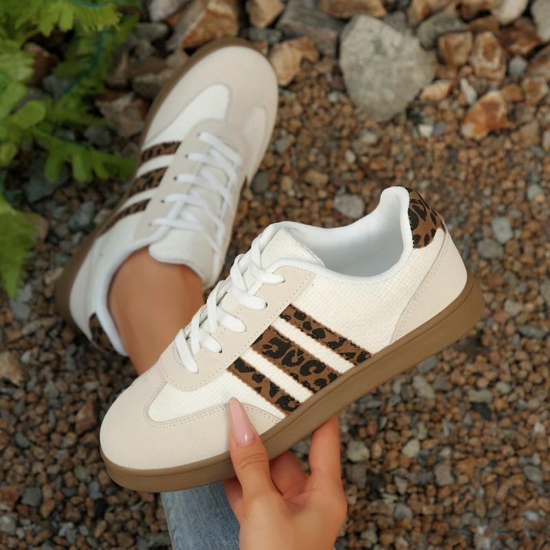 Női Y2K Fehér és Barna Alacsony Szárú Sportcipők Arany Leopárdmintás Fűzővel - Fűzős Bokapántos Mokaszin Stílusú Cipők, Minimalista