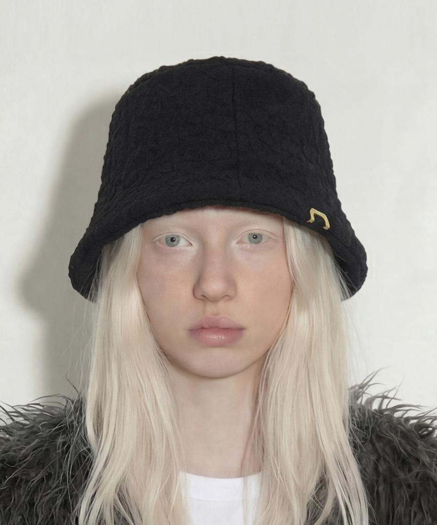 Eondeokeonteulolseutyudio Summer Bucket Hat Stand Bucket / Cotton Candy / Black