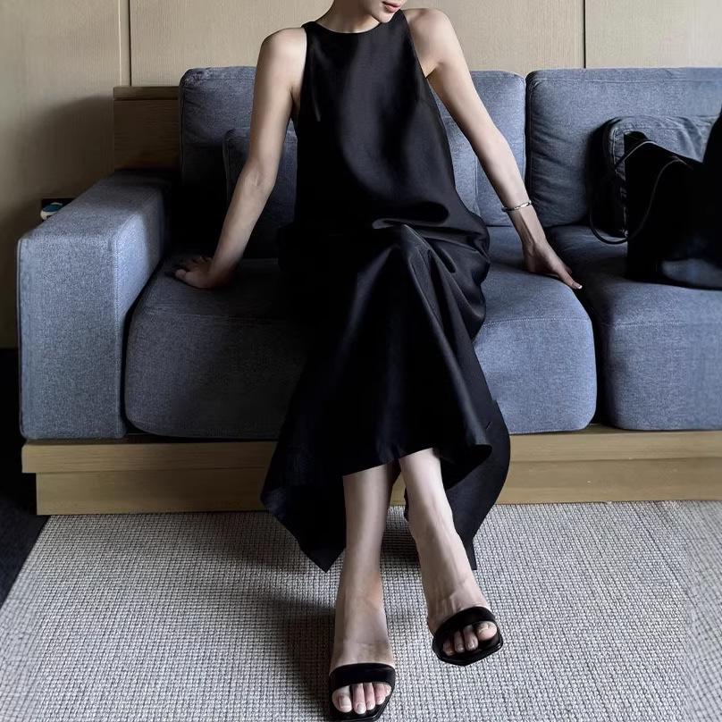 Damen Vorverkauf Ärmelloses Schwarzes Sommerkleid - Schlankmachendes und Stilvolles Design