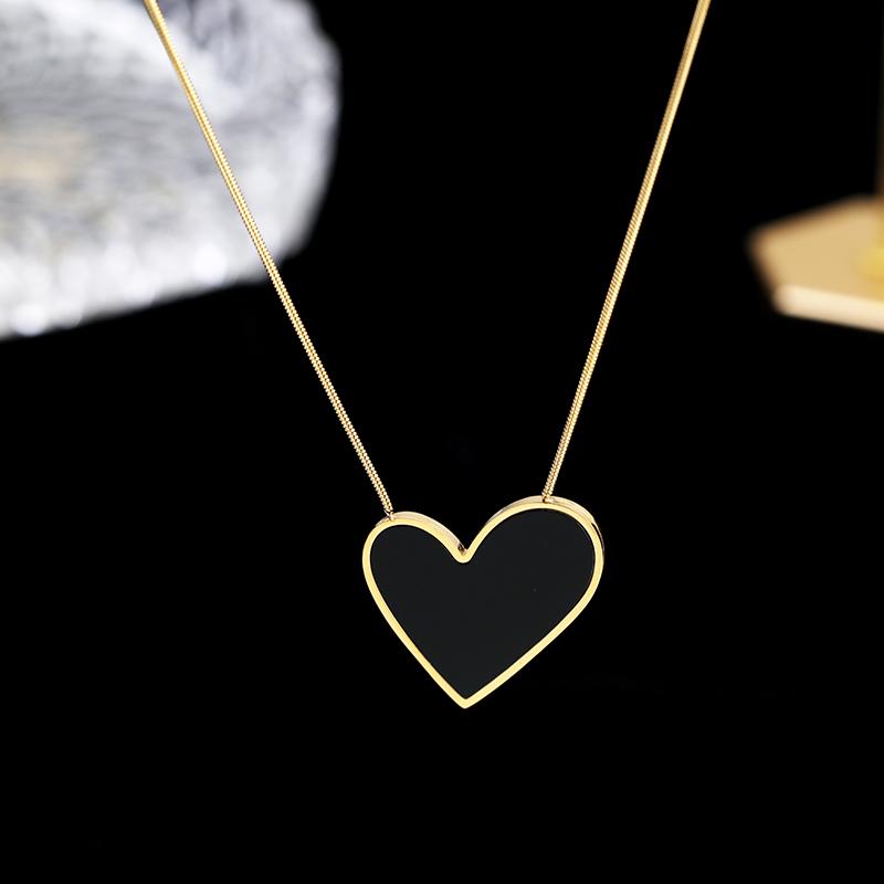 Collana Sexy Europea e Americana con Ciondolo a Cuore di Pesca Nero in Acciaio Inossidabile per Ragazza Accessori Collana Sexy per Donna Regalo