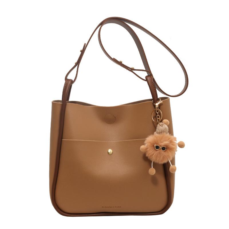 

Премиальная нишевая дизайнерская сумка-мессенджер женская 2025 новая осенняя простая сумка-ведро сумка через плечо сумка с подвеской