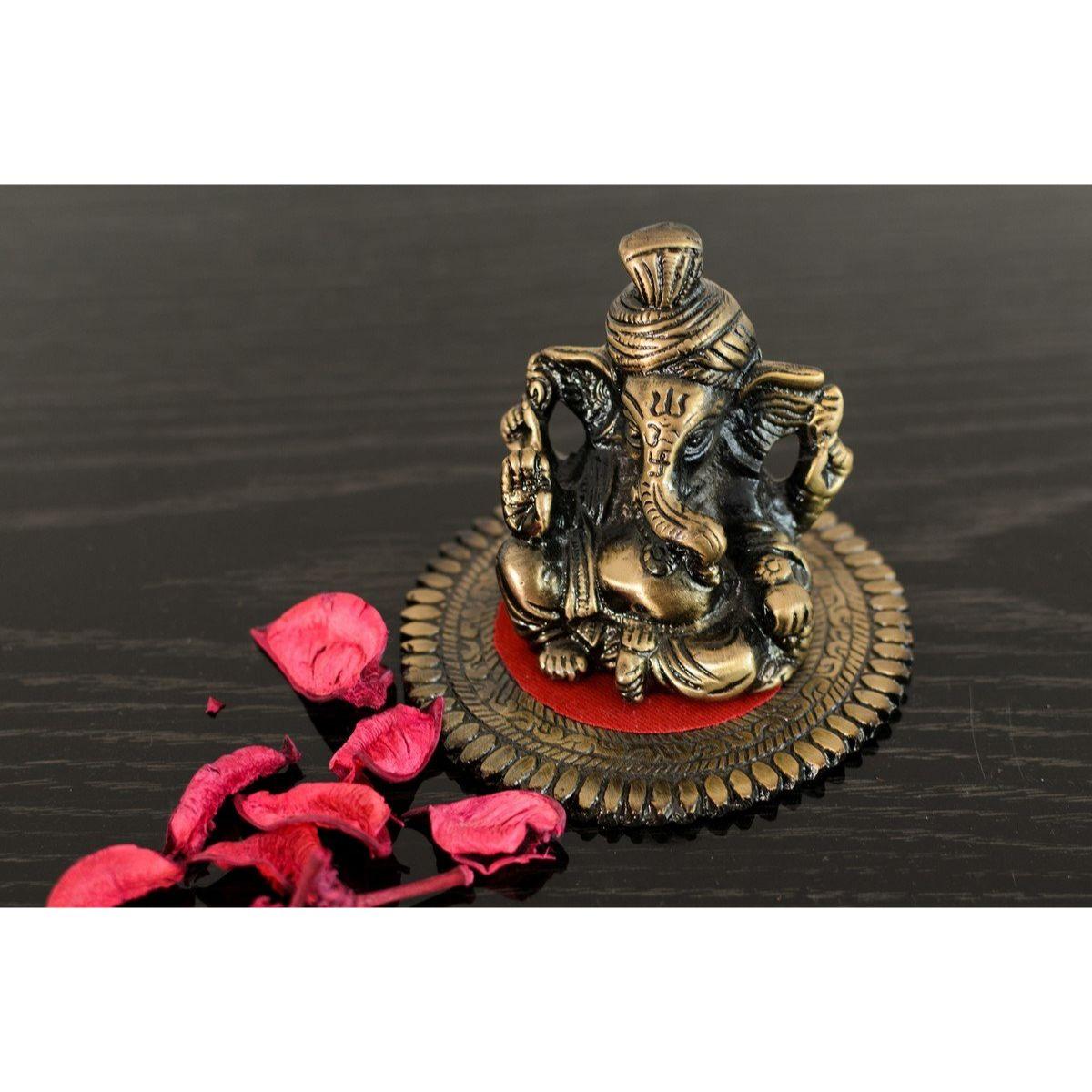 

Металлическая пагди Господь Ганеша на круглой подставке