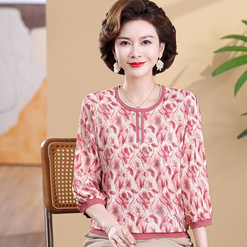 

Stylish Floral Ice Silk T-shirt for Middle-Aged Moms, Young Grandmas - Seven-Sleeve Design, Tummy Covering, Perfect for Summer XL (Recommended 100-110 jin) красный
