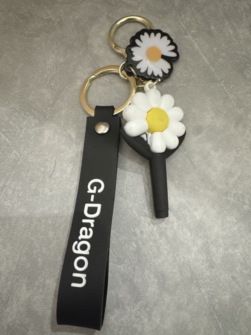 

[USED] Vintage G-Dragon keychain accessories