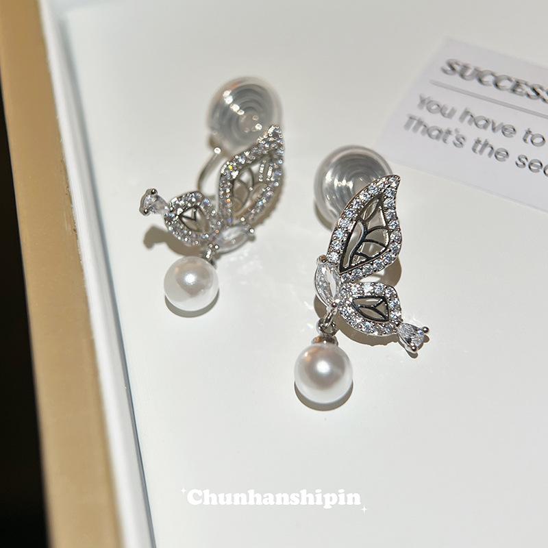

Spring and summer butterfly pearl earrings women s light luxury high-end temperament atmospheric earrings niche unique ear clips