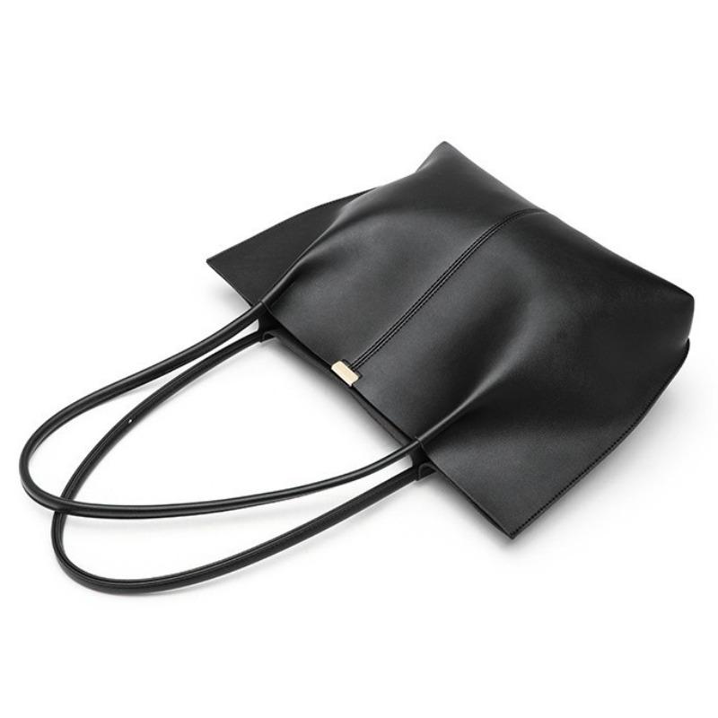 Small-scale Design Tote Bag for Women, Single Shoulder, High-end, Large Capacity, for Daily Commuting.