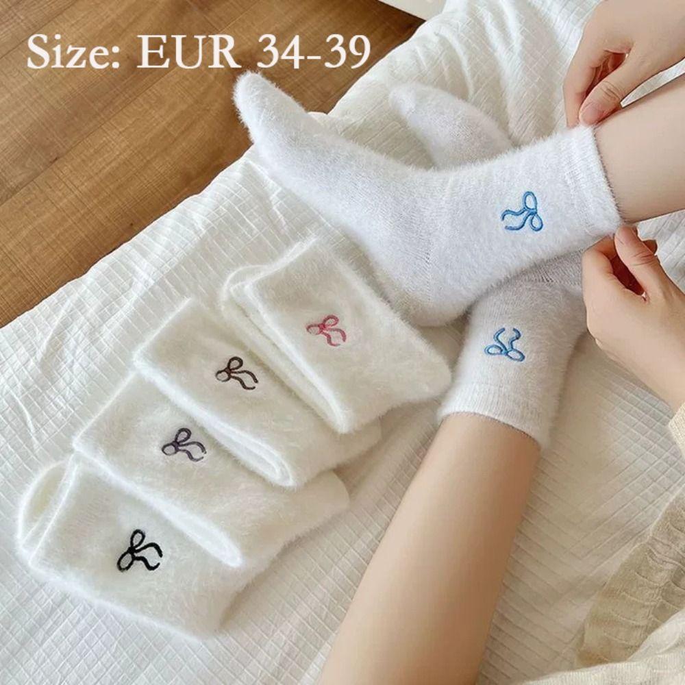 Chaussettes douces en peluche, nœud mignon, chaussettes moelleuses, confort à la maison, chaussettes chaudes, temps froid