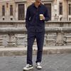 Completo da uomo autunnale casual con camicia a bottoni a maniche lunghe e pantaloni lunghi
